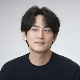 원본 사진 예시 (남성 · 가상 인물)