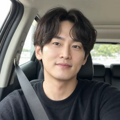 AI 프로필 예시 — 차 안 셀카